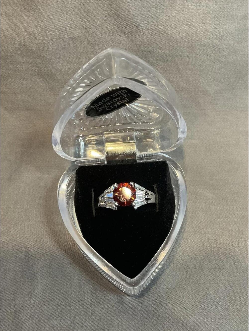 NWOT Beautiful Ring Made With Swarovski Crystal Size 9 #1308